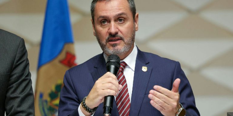 André Mendonça determina afastamento de Andrei Rodrigues da direção da Polícia Federal