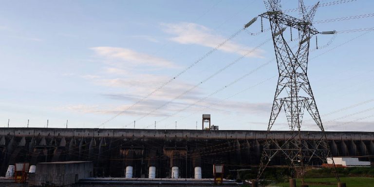 Aneel encerra cobrança extra e bandeira verde volta à conta de luz em outubro