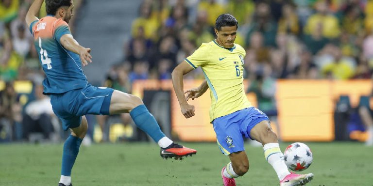 Brasil evita derrota para Austrália com gol nos acréscimos em amistoso