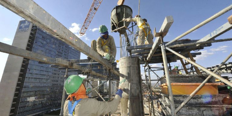 Brasil registra abertura de 165,8 mil vagas formais em agosto