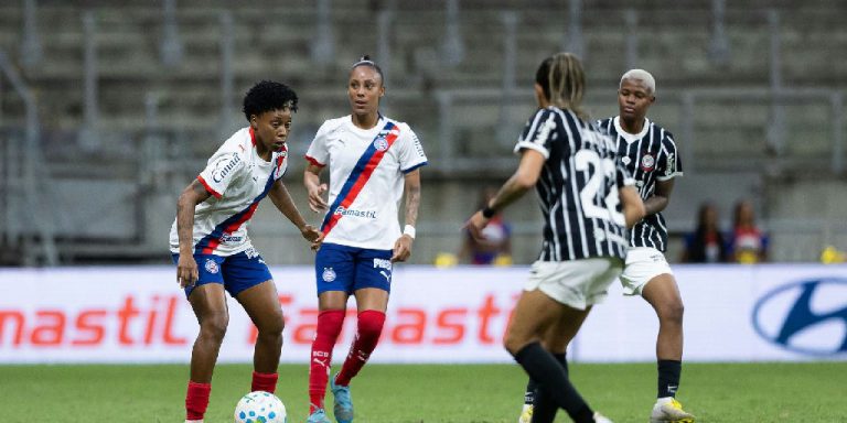 Corinthians derrota o Bahia na Fonte Nova e larga na frente por vaga na final do Brasileiro
