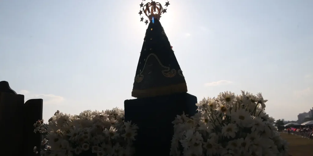 Dino ordena investigação da Polícia Federal sobre ataques a imagens católicas no Brasil