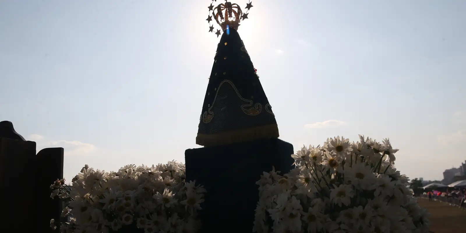 Dino ordena investigação da Polícia Federal sobre ataques a imagens católicas no Brasil