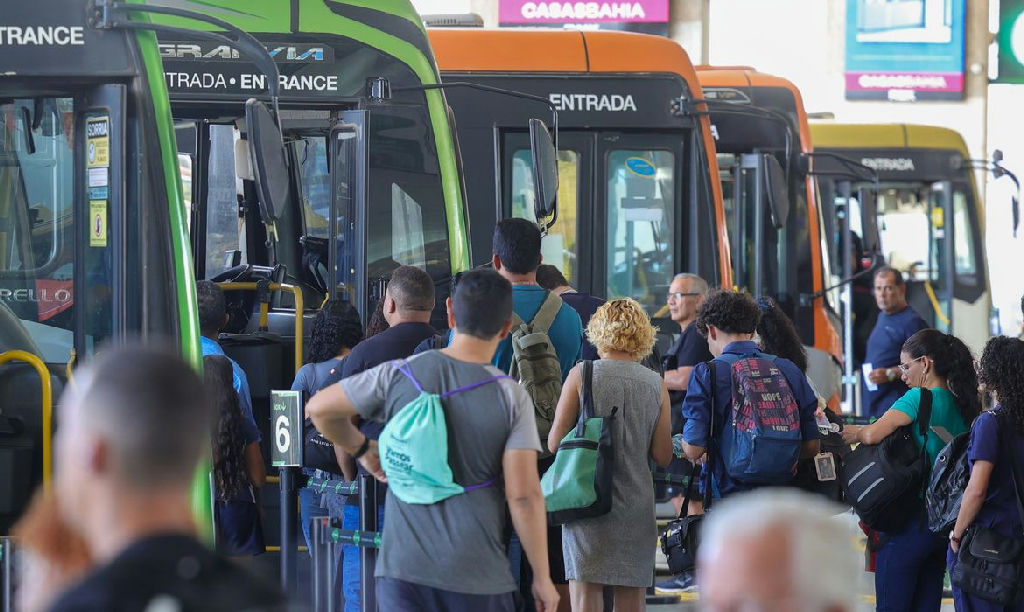Escala 6x1 prejudica saúde mental de 67% dos brasileiros, aponta pesquisa