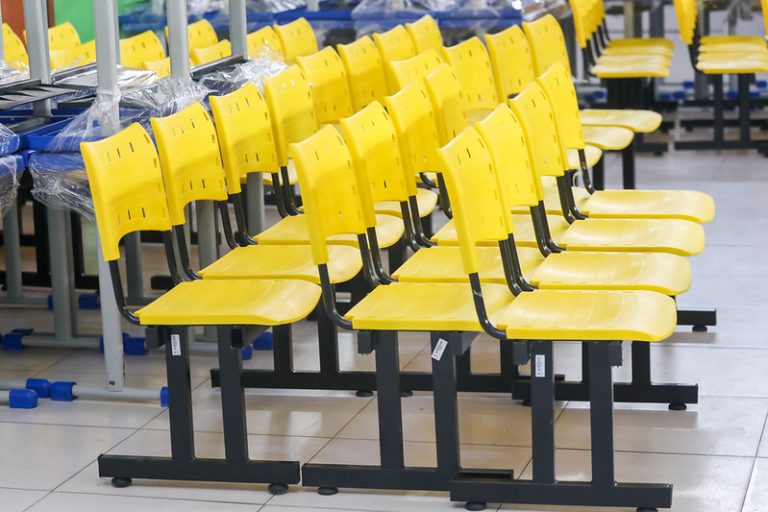 Escolas da rede municipal de Manaus recebem novos mobiliários e itens de acessibilidade