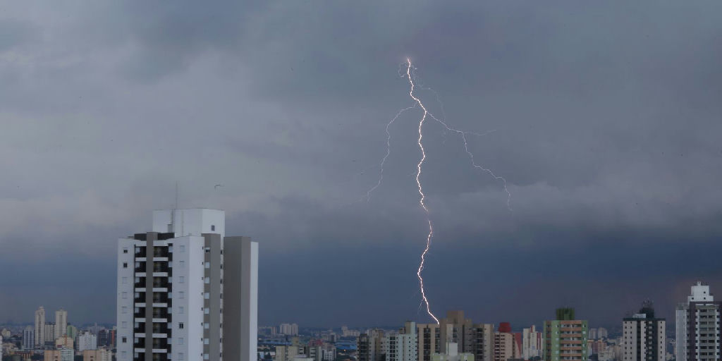 Estado de atenção em São Paulo devido ao volume persistente de chuvas