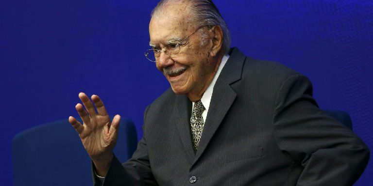 Ex-presidente José Sarney é internado em São Paulo para tratar pneumonia