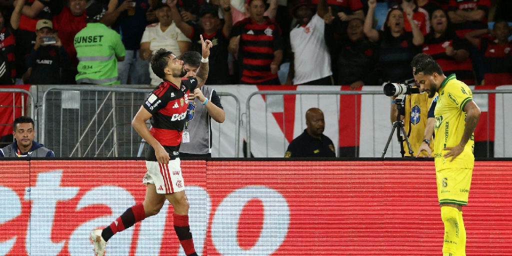 Flamengo bate Mirassol no Maracanã e encosta na liderança do Brasileirão