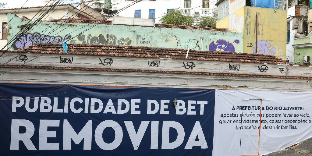 Governo federal proíbe operações de apostas on-line no Brasil após crise de endividamento