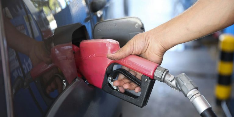 Governo mantém subsídio de R$ 2,12 no diesel para frear impacto da alta do petróleo