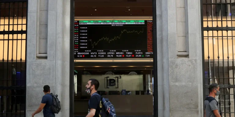 Ibovespa sobe 1,3% e atinge maior patamar em quatro meses impulsionado pelo petróleo