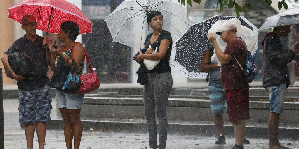 Inmet emite alerta amarelo para temporais nas regiões Sul e Sudeste nesta sexta-feira
