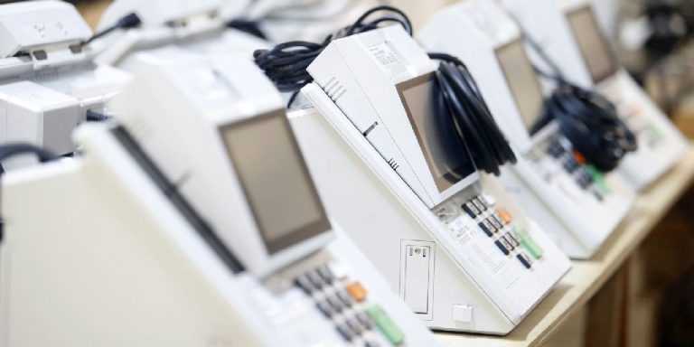 Inteligência artificial nas eleições: os desafios da regulação e da desinformação