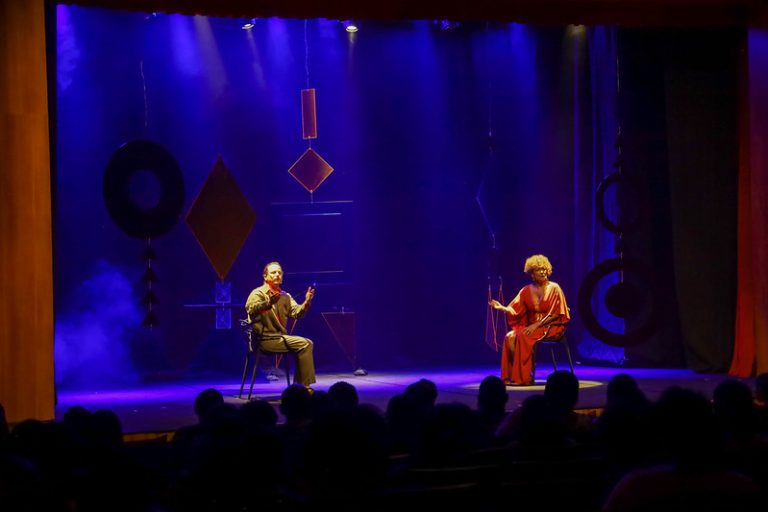 Isabel Fillardis e Well Aguiar levam a peça o Começo do Fim ao festival Soumanaus Passo a Paço 2026