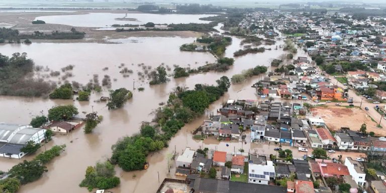 Mudanças climáticas ganham relevância na percepção pública, mas perdem espaço para temas urgentes