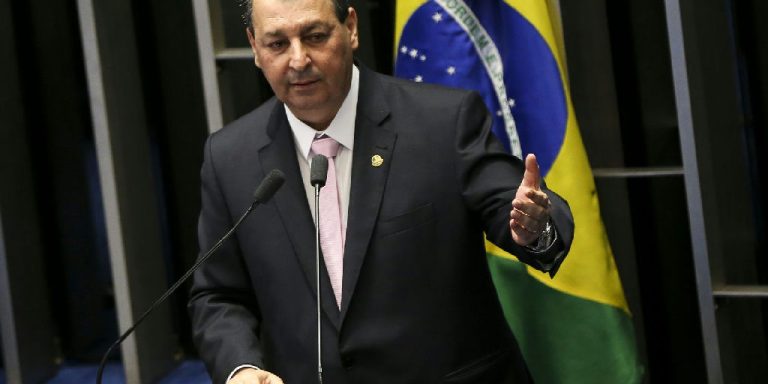 Omar Aziz rejeita emendas e mantém texto da PEC que extingue escala 6x1