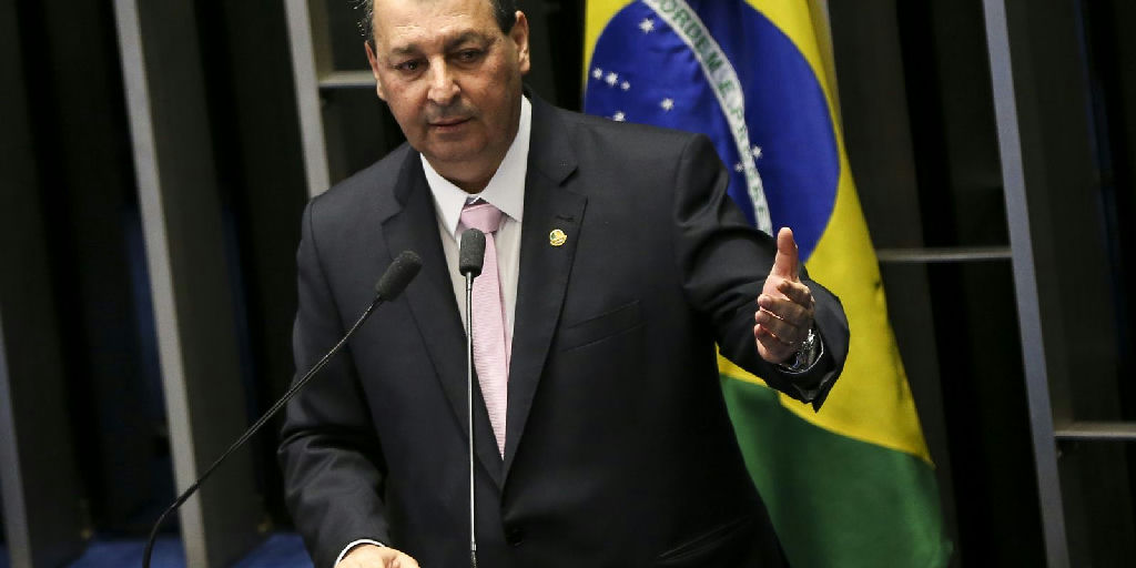 Omar Aziz rejeita emendas e mantém texto da PEC que extingue escala 6x1