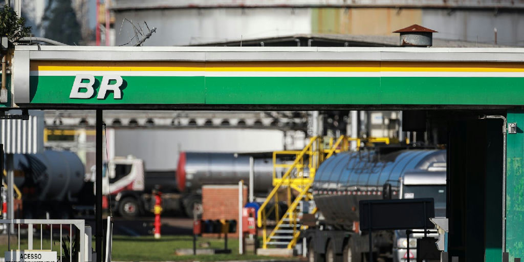 Petrobras eleva preço do diesel nas refinarias com neutralização por subsídio