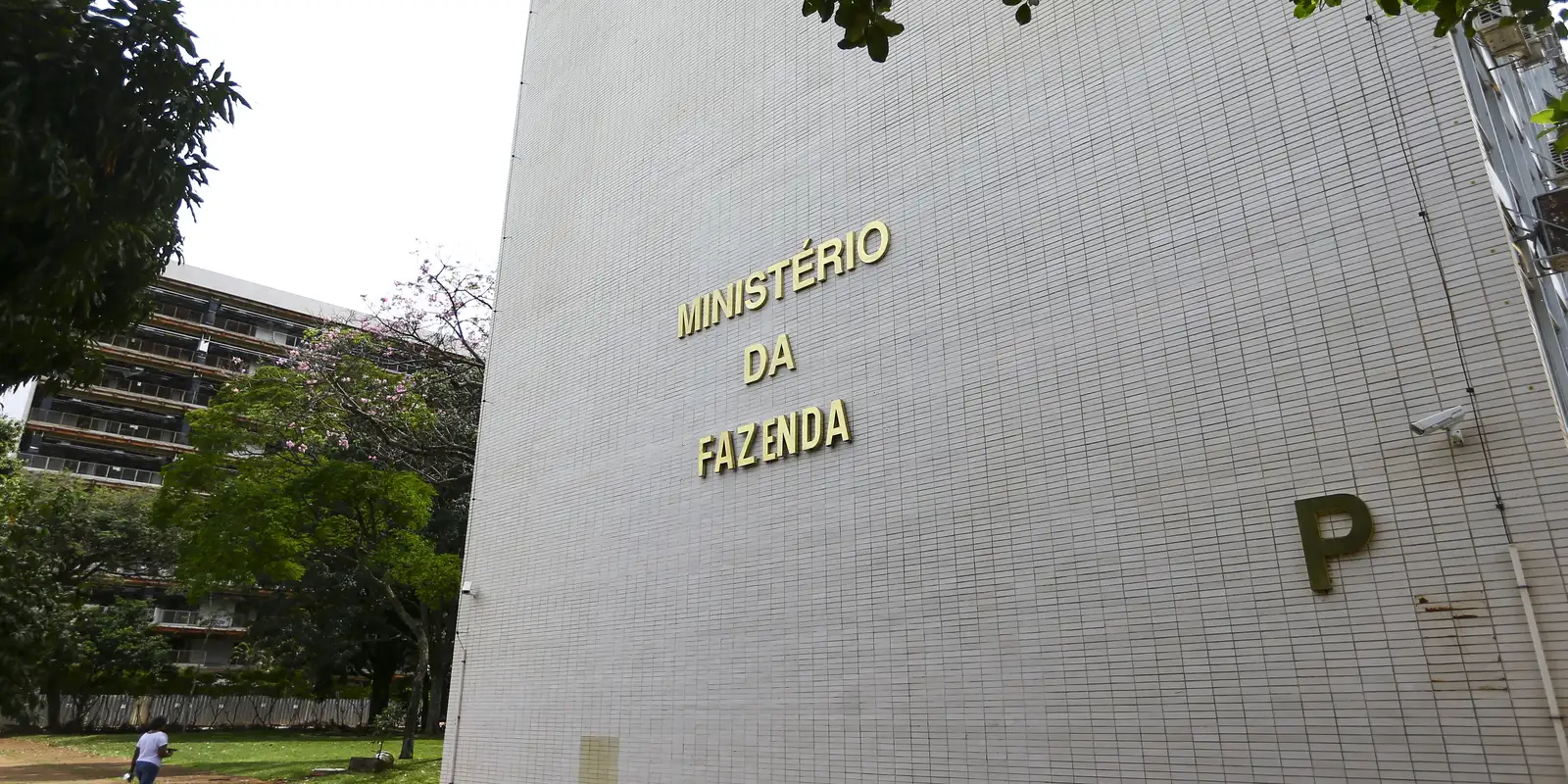 Planalto corta estimativa de crescimento do PIB para 2% em 2026 e 2,3% em 2027