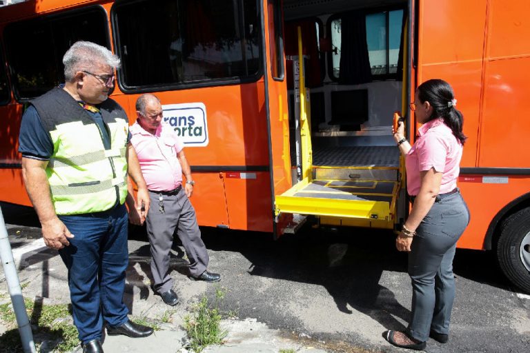 Prefeitura de Manaus e Tre-am oferecem transporte adaptado para eleitores com deficiência