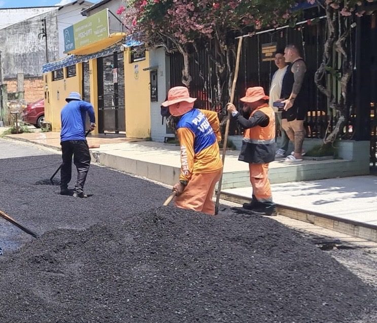 Prefeitura de Manaus finaliza obras de pavimentação na rua Aracatu