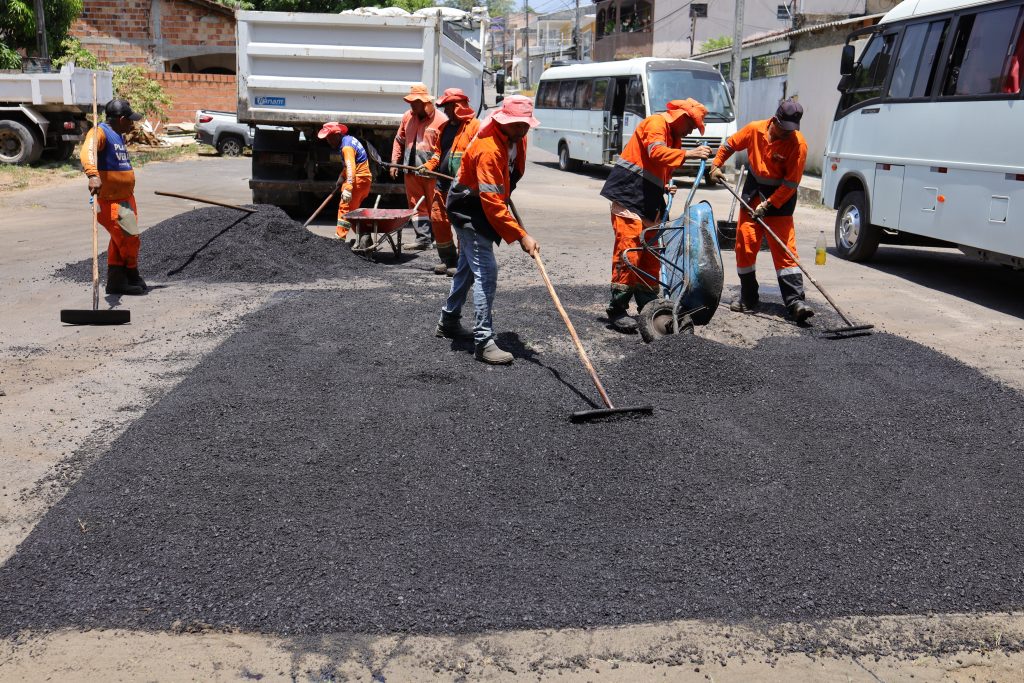 Prefeitura de Manaus intensifica obras de pavimentação na zona Leste
