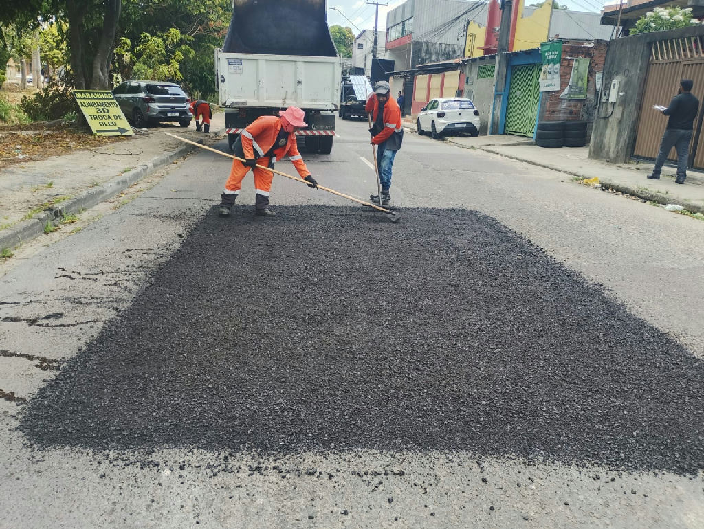 Prefeitura de Manaus intensifica obras de pavimentação na zona Norte