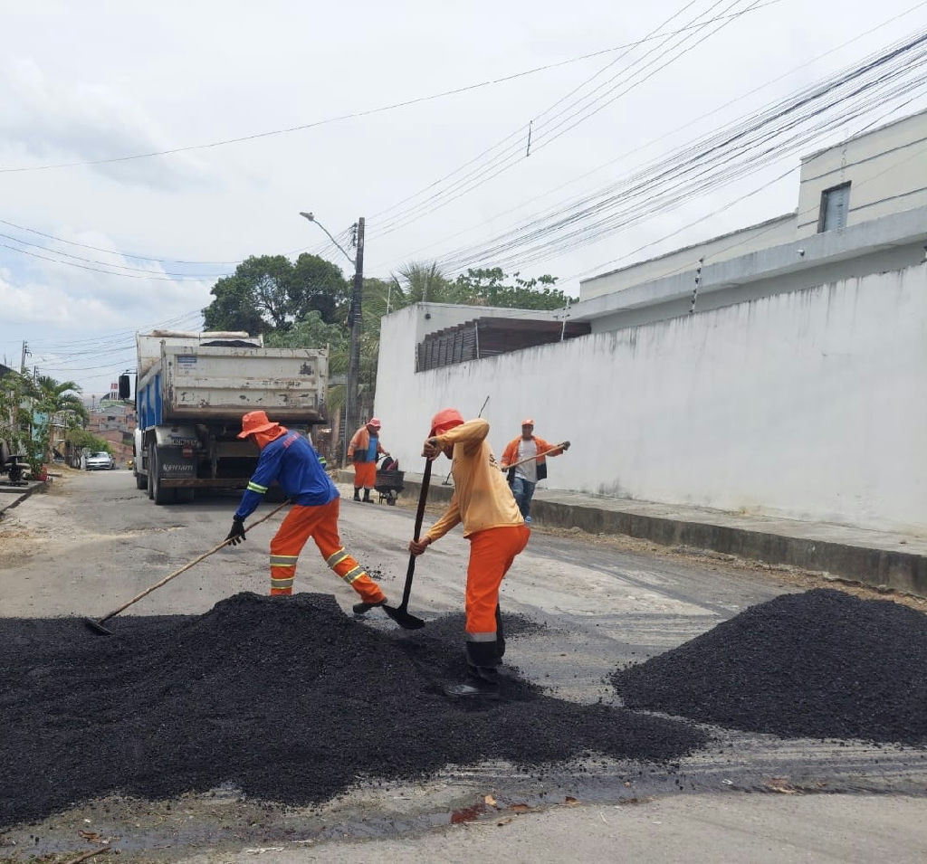 Prefeitura de Manaus intensifica obras de recuperação asfáltica no bairro Novo Aleixo
