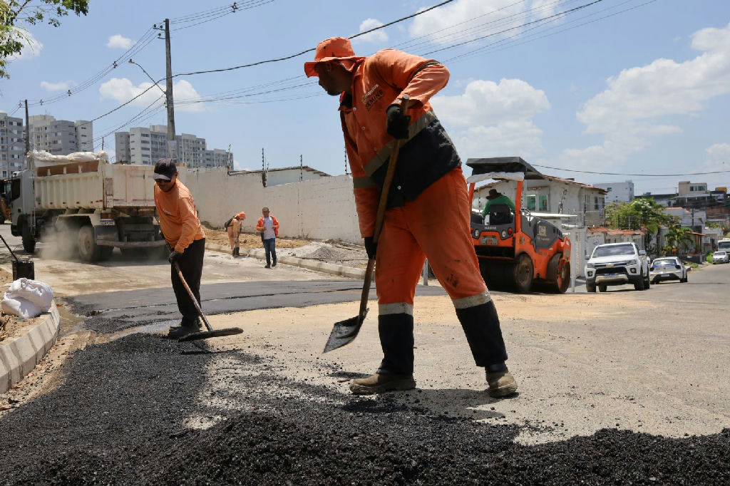 Prefeitura de Manaus renova pavimento da rua Mikito no Parque 10 de Novembro
