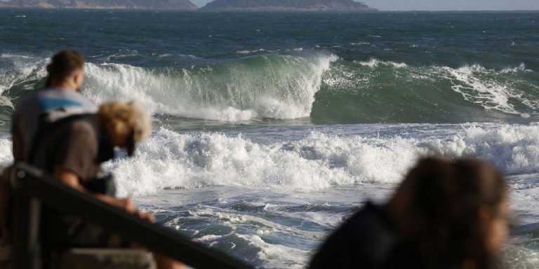 Rio de Janeiro entra em estágio 2 com previsão de chuva e mar de ressaca
