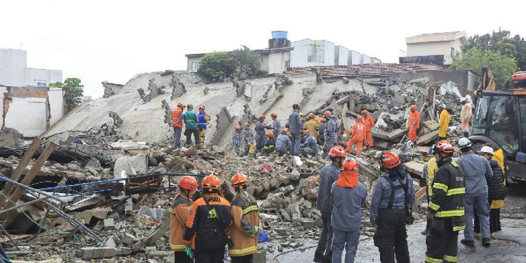 Temporal em São Paulo deixa oito mortos e revela irregularidades em construção