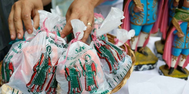 Tradição de Cosme e Damião une fé e solidariedade no Rio de Janeiro