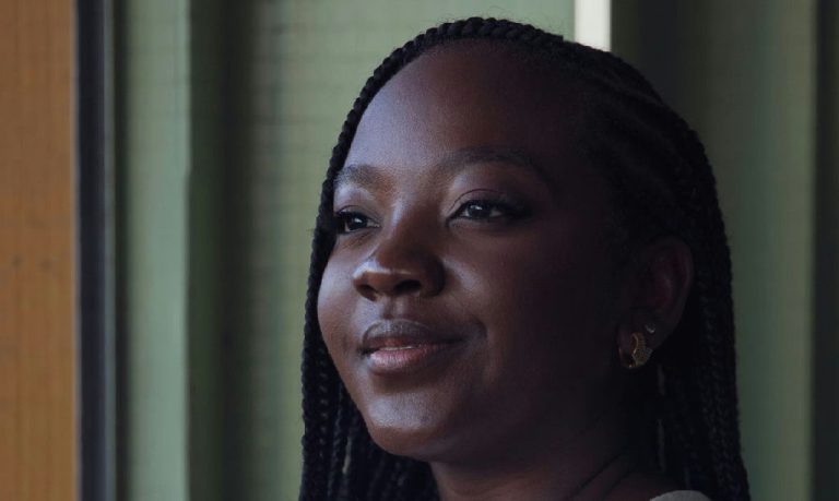 Ana Elisa, deputada eleita de 21 anos, recebe escolta após sofrer ameaças na campanha