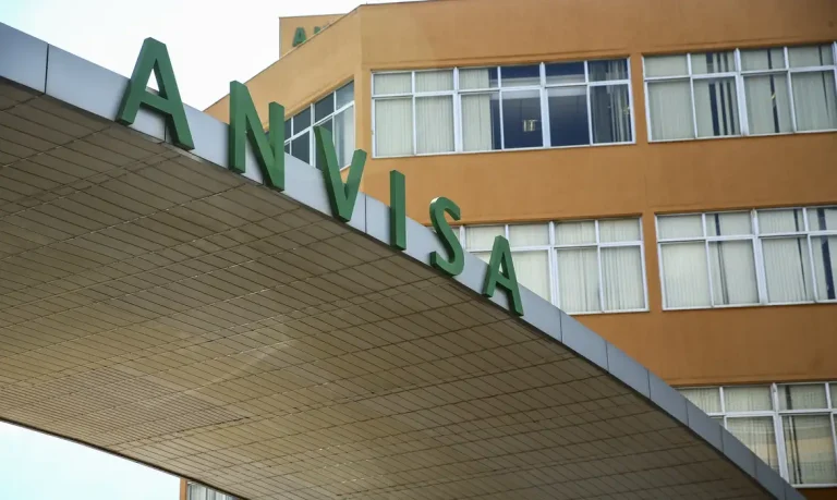 Anvisa proíbe anúncios na internet de suplementos com falsas promessas de cura