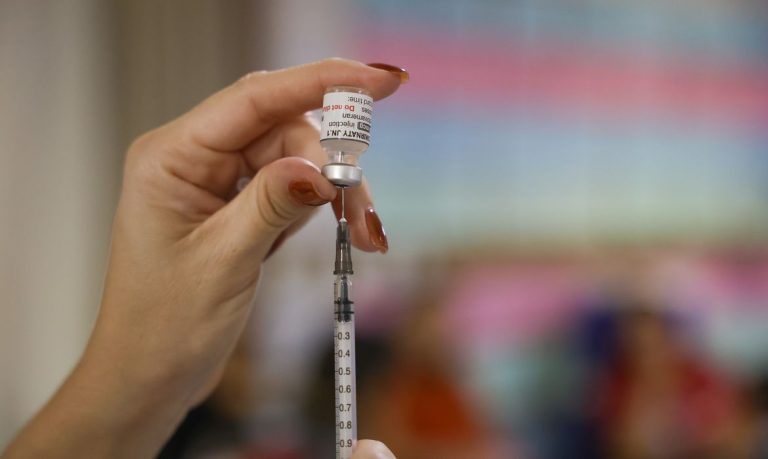 Apenas 5% das crianças estão imunizadas contra a covid no país