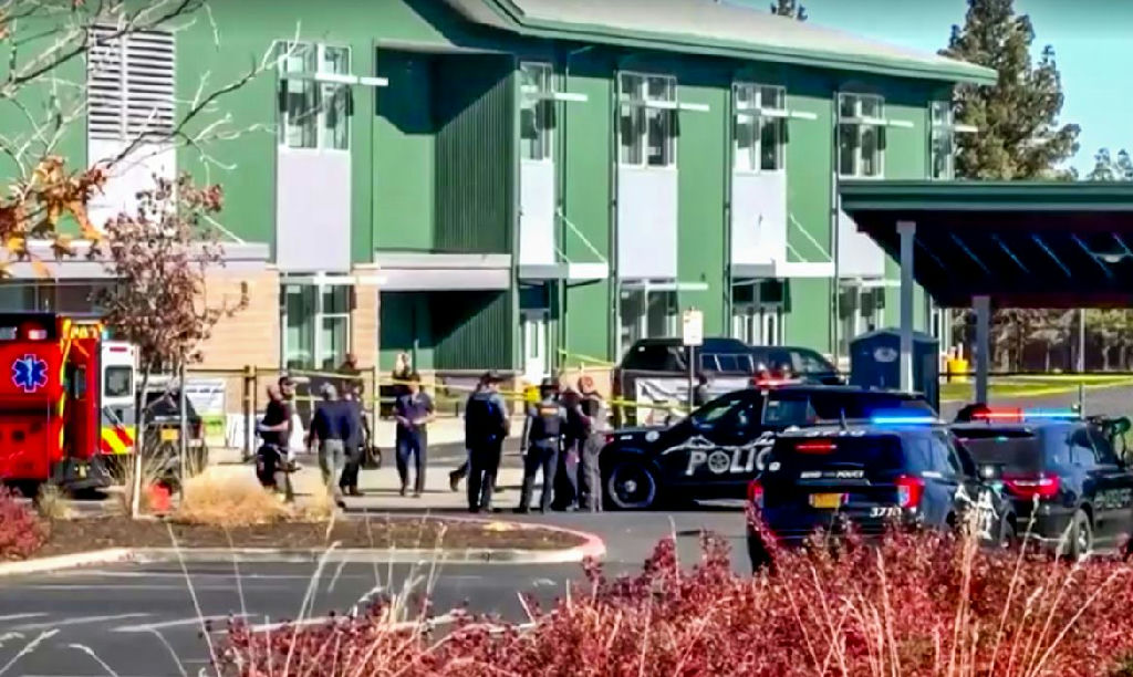 Ataque a tiros em escola de Oregon deixa quatro mortos e fere outros dois