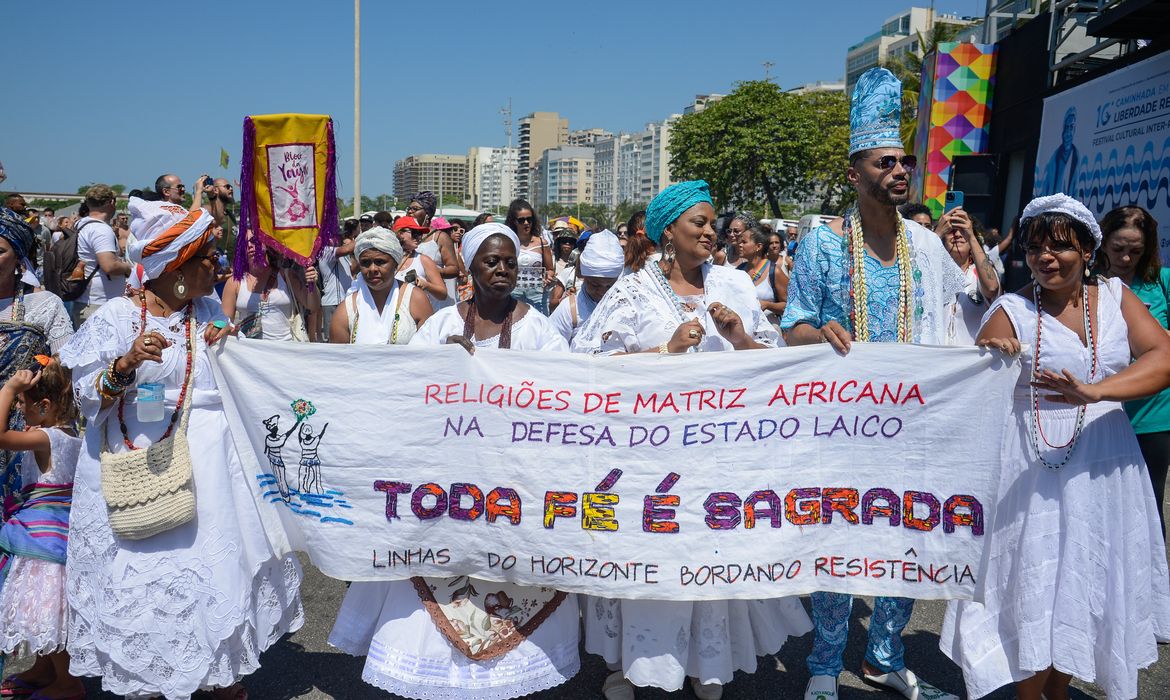 Candidatos à presidência divergem sobre igualdade racial e intolerância religiosa