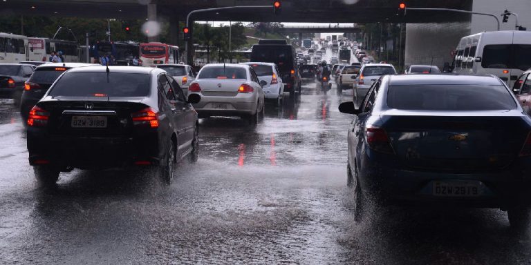 Chuvas avançam pelo Brasil e colocam regiões sob alerta de tempestade
