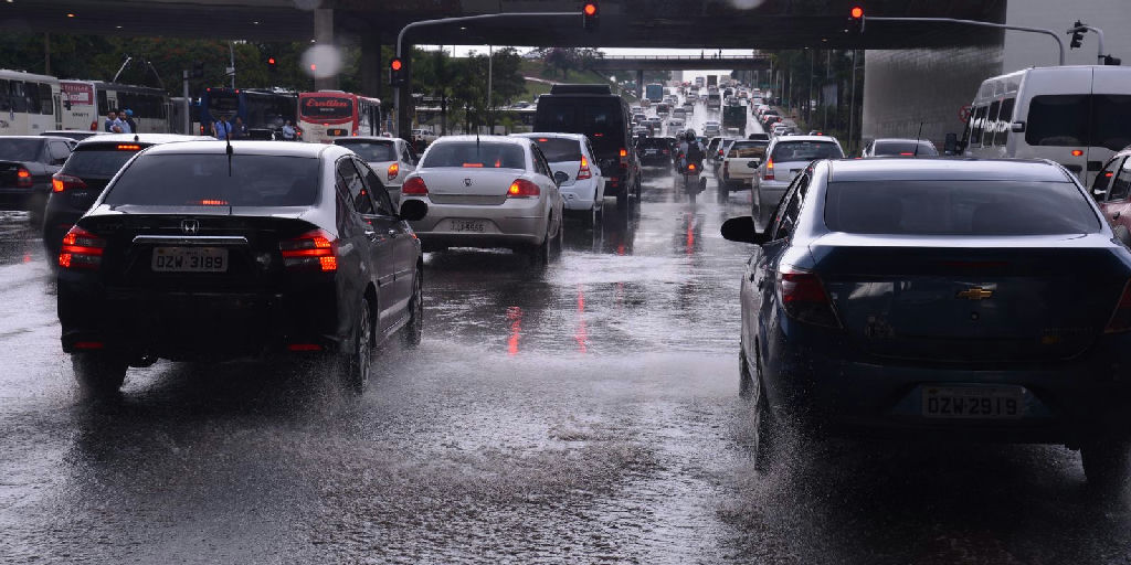 Chuvas avançam pelo Brasil e colocam regiões sob alerta de tempestade