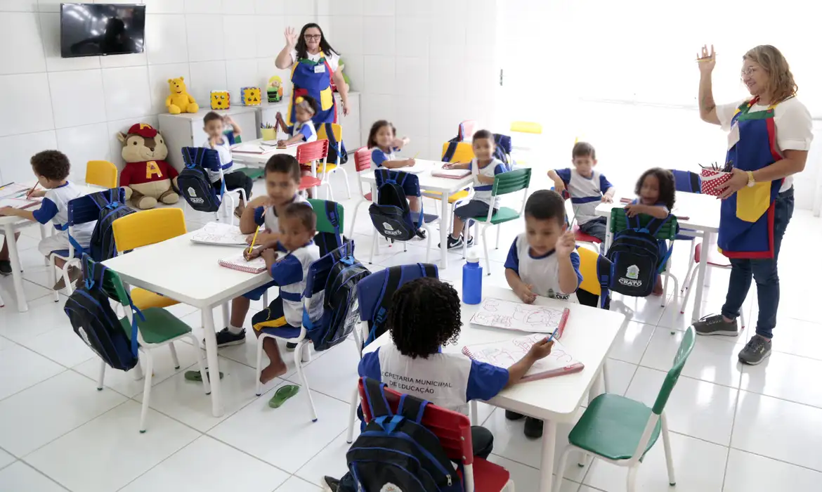 Creches municipais vão abrir no domingo para ajudar eleitores