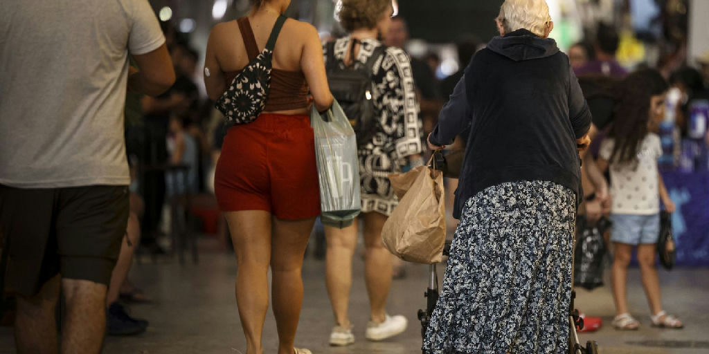 Economistas alertam que cortes profundos no orçamento federal ameaçam programas sociais