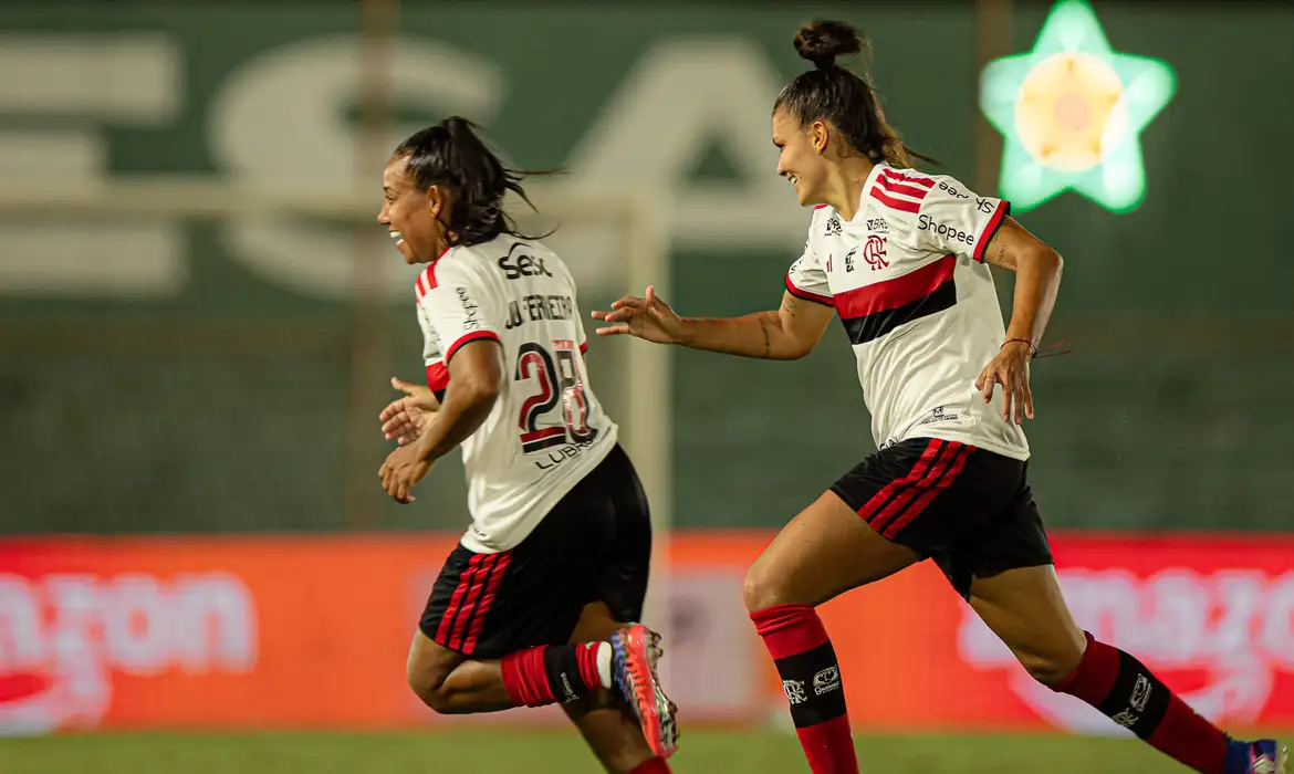 Flamengo supera Fluminense e garante vaga nas semifinais da Copa do Brasil Feminina