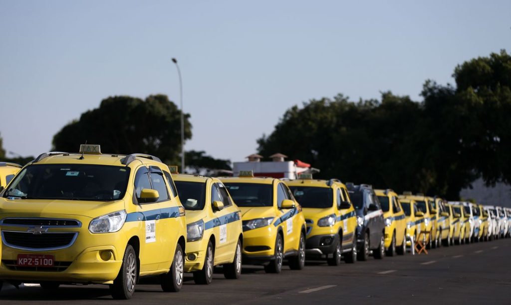 Governo libera financiamento bilionário para motoristas e taxistas