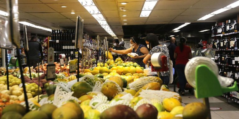 INPC registra alta e acumula 4,29% em doze meses