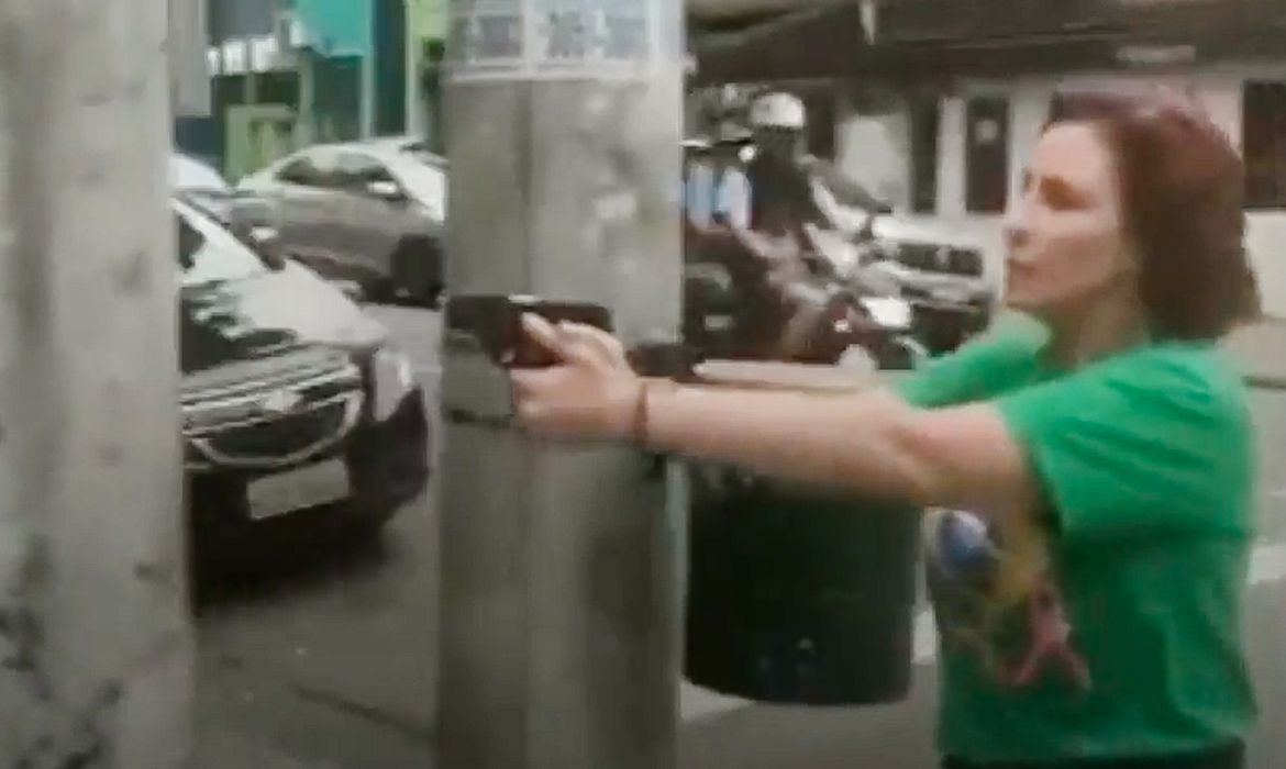 Itália adia julgamento de Carla Zambelli a pedido da defesa