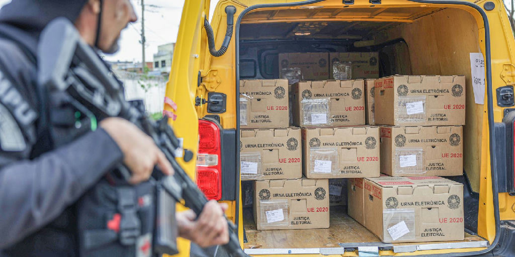 Justiça Eleitoral intensifica logística final para distribuição de urnas eletrônicas