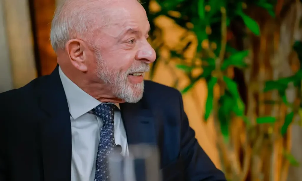 Lula formaliza entrega de pedido de abertura de sigilo ao TSE e desafia adversário