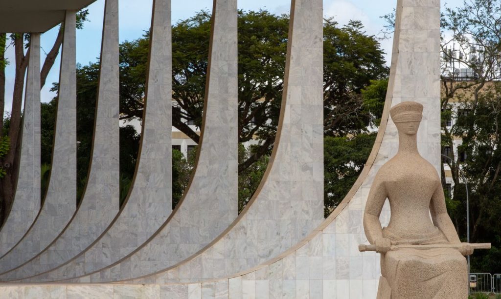 Ministro do Supremo determina bloqueio bilionário e quebra de sigilo de advogado