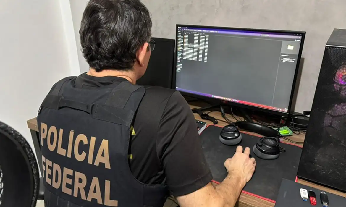Operação da polícia federal mira facção e monopólio da internet