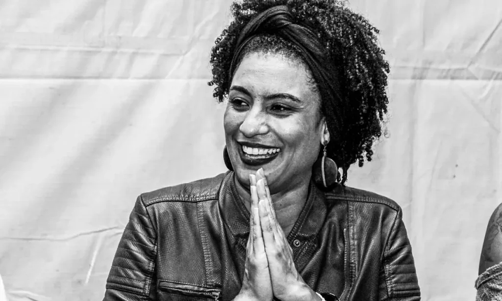 Parentes de Marielle Franco cobram punição da PUC-Rio por racismo em grupo de WhatsApp
